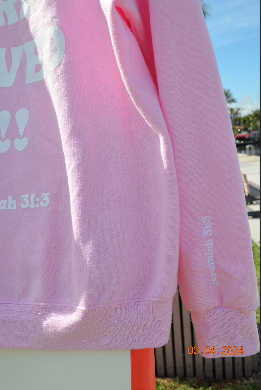 "u are loved" crewneck in pink